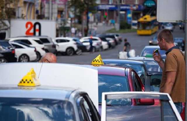 Відомий співак розповів обурливу історію про поведінку київського таксиста