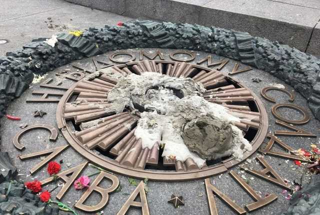 Возле мемориала Вечной Славы в Киеве поставили охрану