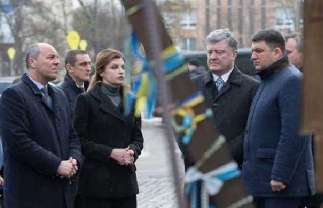 Порошенко почтил героев Небесной сотни в окружении личных снайперов