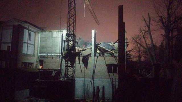 Кількість жертв невідома: у Івано-Франківську на людей впала стіна новобудови