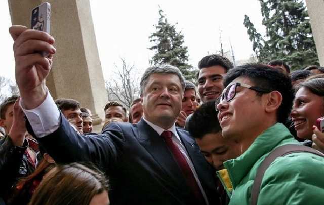 74% украинской молодежи не интересно, кто в стране президент