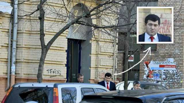 Роман Насиров перед пресс-конференцией заглянул в хипстерское кафе