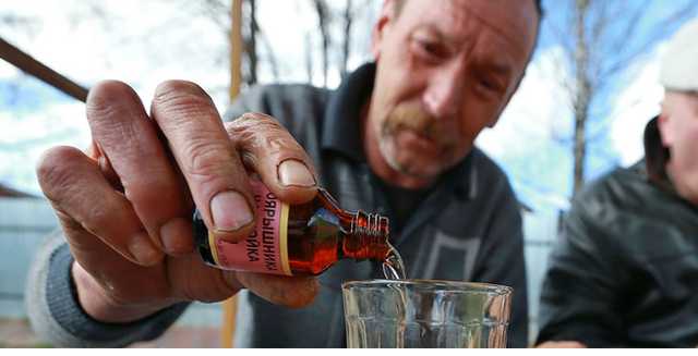 Таможня “накрыла” дельцов с 26 тысячами литров российского “Боярышника” на 4 млн