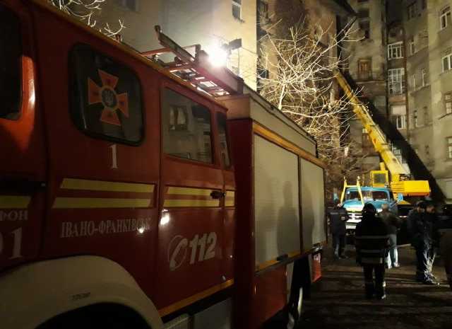 В жилом доме Ивано-Франковска обрушились три балкона: впечатляющие фото