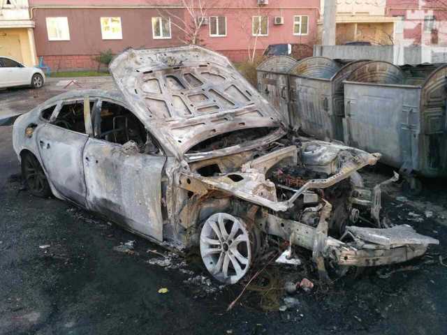 В Запорожье за ночь сгорели три припаркованных иномарки