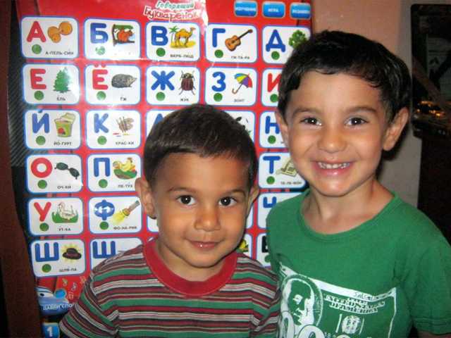 Семья капитана полиции усыновила двух братьев-сирот из Луганска