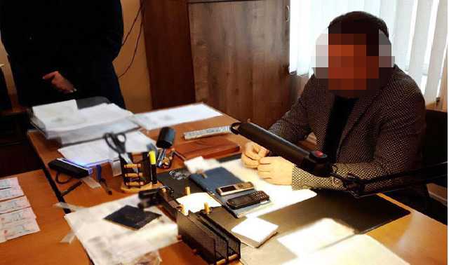 Задержан чиновник, бравший взятки за ускорение выдачи загранпаспортов
