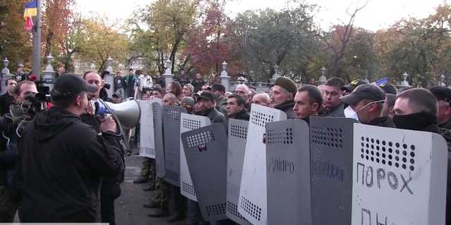 Ветераны АТО: мы устроим Порошенко судьбу Чаушеску