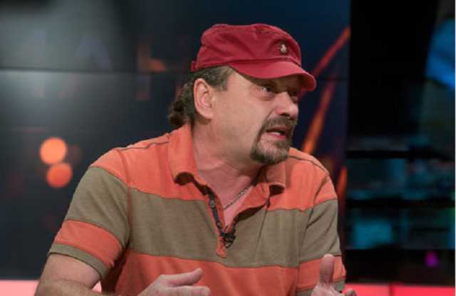 "Порошенко, гад, везучий. Ему повезло с оппонентами. Такие дебилы", - Поярков