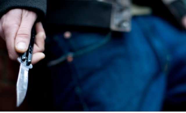 В Киеве мужчину ударили ножом прямо у станции метро