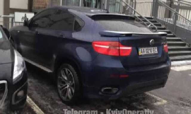 Неисправимый "герой парковки" в Киеве снова оставил авто в неположенном месте