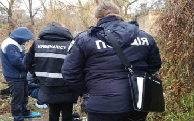 Мать найденного без головы киевлянина убили 10 ударами ножа на сутки раньше него