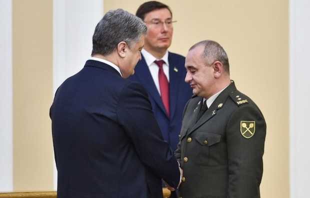 Во второй раз за два года Порошенко повысил Матиоса в звании