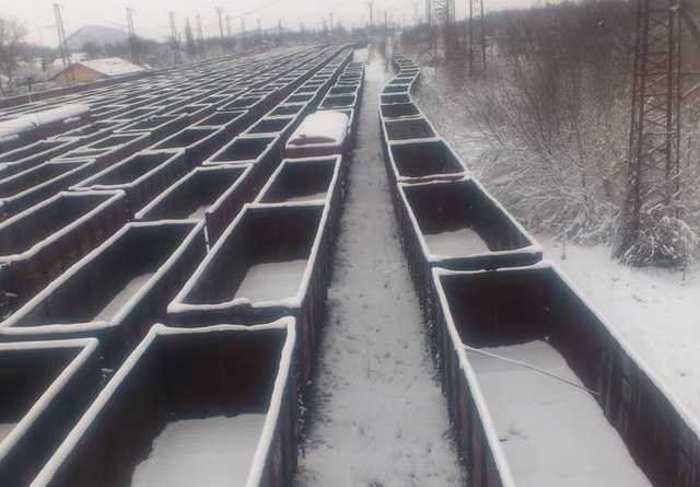 Фашик Донецкий: Мир свиней. Что происходит на ж/д станциях в Донецке