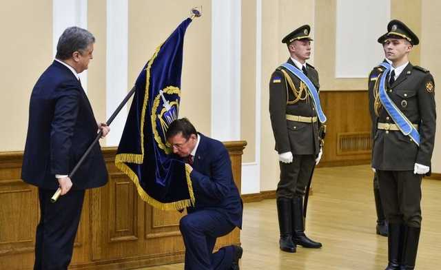«Агенты-провокаторы» – как Луценко и Порошенко в театр абсурда с НАБУ поиграли