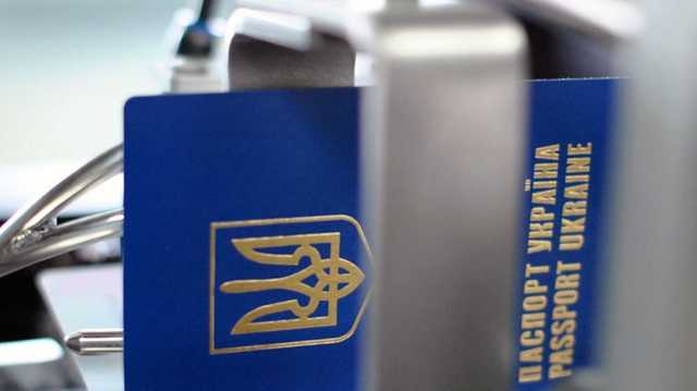 Украинский паспорт на продажу. На каких схемах зарабатывают в Миграционной службе