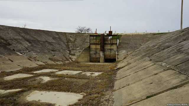 Из-за нехватки воды в Крыму перекрыли шлюзы водохранилища