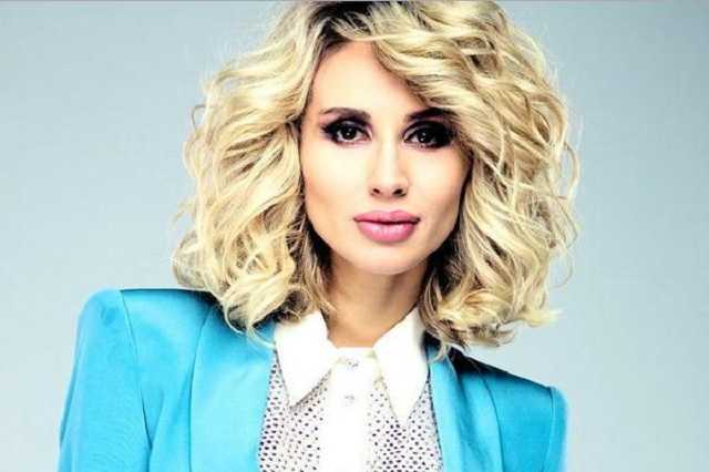 "Больше вручать некому?" Опальная украинская артистка стала "Певицей года" в России