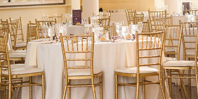 Для Порошенко закупят золотые стулья на 13 млн