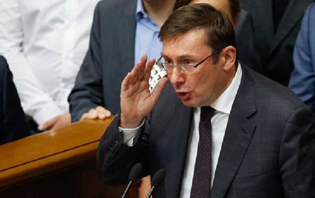 Луценко заявил, что, помимо захвата власти, целью акций Саакашвили было прекращение уголовного преследования Курченко