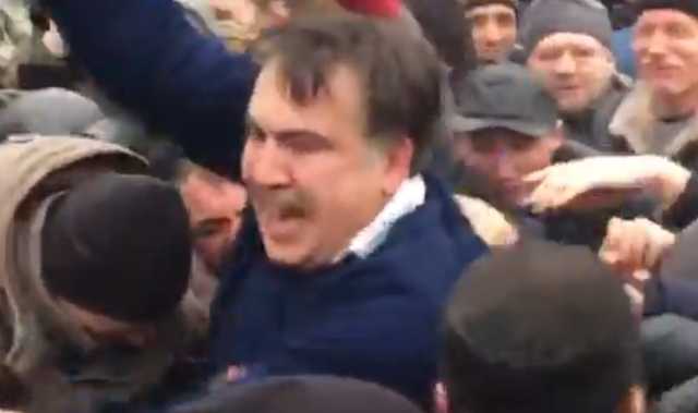 СМИ опубликовали видео освобождения Саакашвили