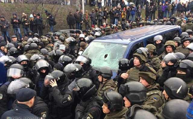 В ходе стычек со сторонниками Саакашвили пострадали полицейские