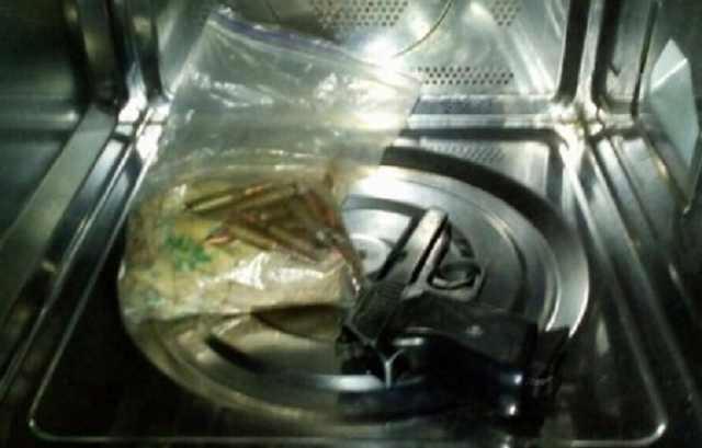 Вооружённую до зубов 34-летнюю наркодилершу задержала полиция Киевщины