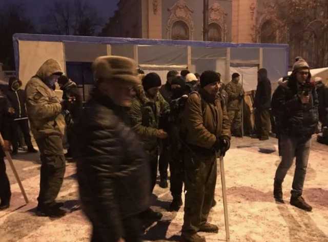 Полиция: Протестующие под ВР устроили провокации