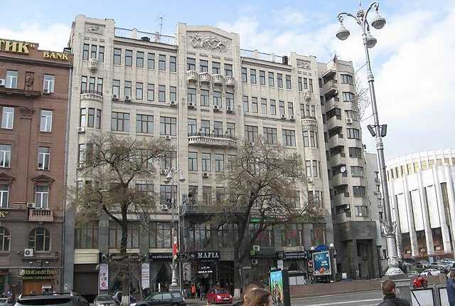 На Крещатике заминировали здание