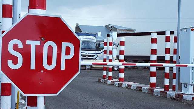 Украина грозит запретить поезда и автобусы в Россию