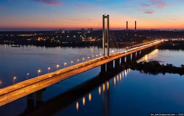 Не проехать: на двух столичных мостах ограничат движение