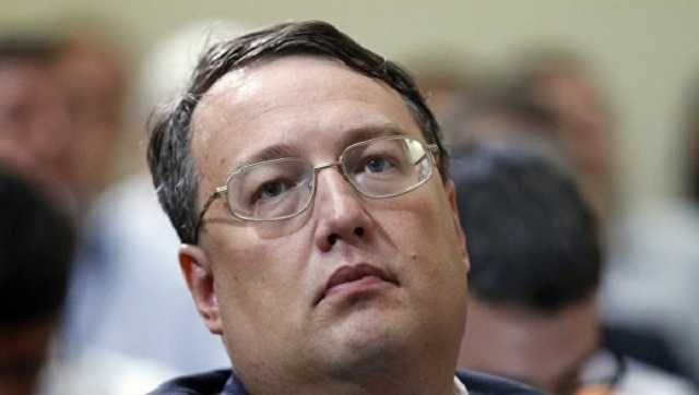 Операция "Лизун". В сети хохочут над тем, как обедает Антон Геращенко