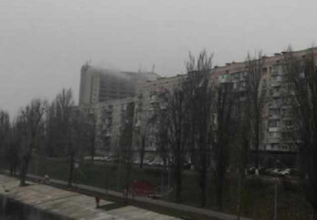 В Киеве горит бывшая гостиница "Славутич"