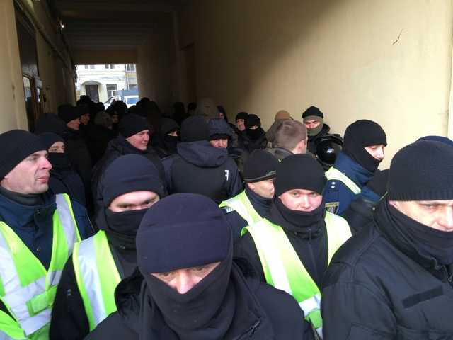 Саакашвили уже в суде: охрану усилили, его сторонники направляются туда