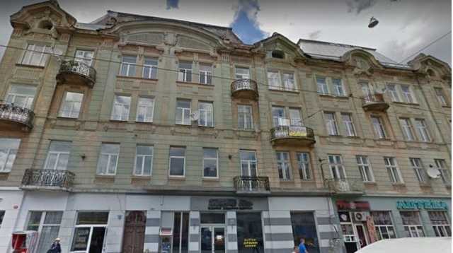 Во Львове на 18-летнюю девушку рухнула часть балкона