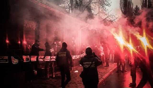 В Кременчуге произошли столкновения между активистами Нацкорпуса и правоохранителями – видео