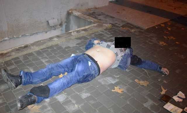 В центре Николаева провалился в яму и разбился насмерть сержант морской пехоты