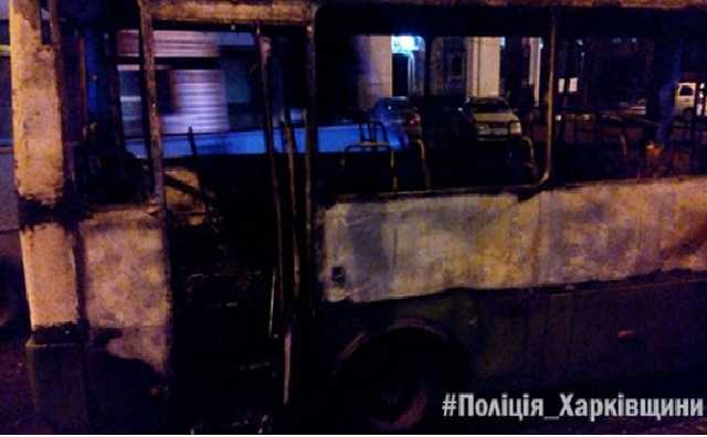В Харькове горела маршрутка с пассажирами: фото
