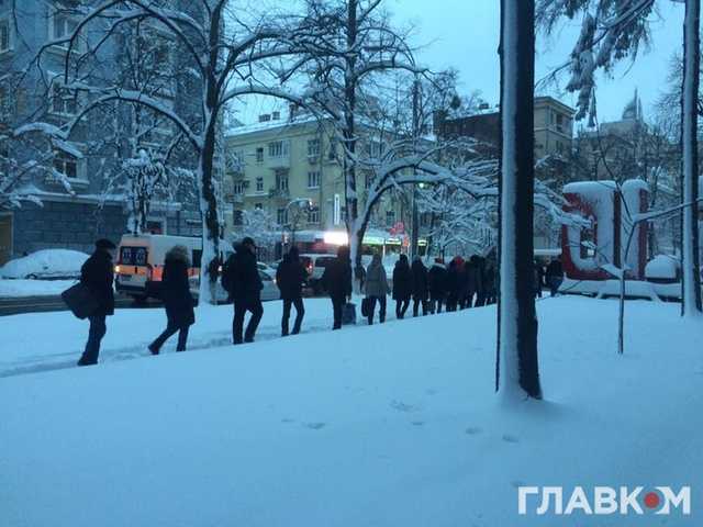 Кияни на роботу добираються «заячими тропами»