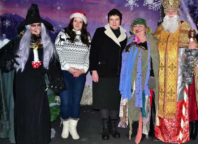 "Утренник в дурке?" В сети обстебали праздничное фото Савченко