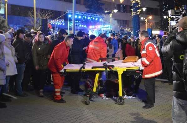 В Ивано-Франковске во время открытия елки студентку ранило петардой