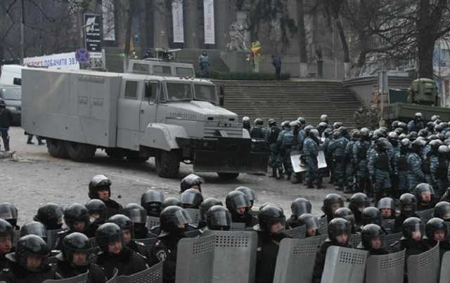 Нацгвардии разрешили разгонять протесты водометами и бронетехникой