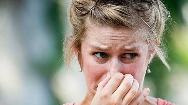 "Везут ящики просроченной колбасы". Как магазины обманывают накануне Нового года