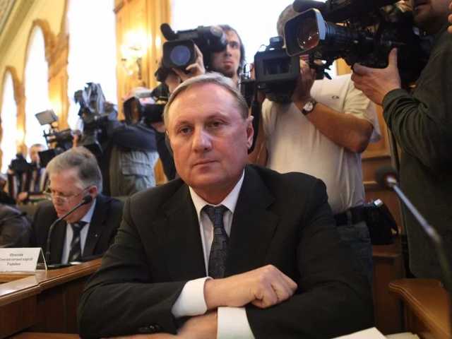 Побліднішав: як виглядає головний екс-регіонал Єфремов після 16 місяців в СІЗО