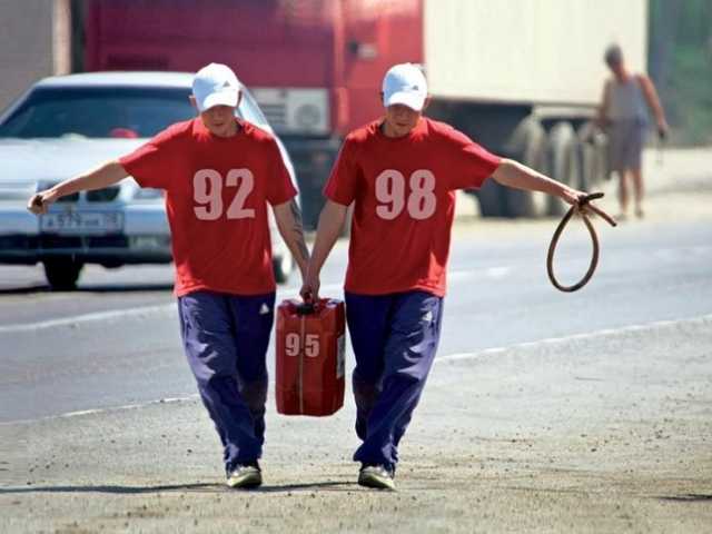 Сети АЗС повысили цену на бензины и дизель