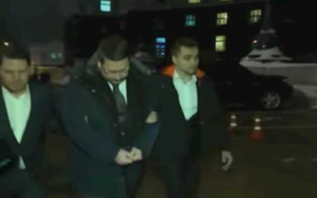 Петров против Ежова