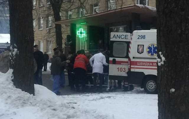 В киевский госпиталь прибыл новый борт с ранеными бойцами АТО: нужна помощь