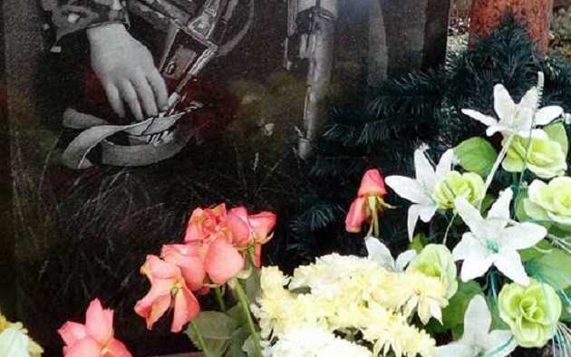 В Павлограде вандалы испачкали краской памятники на могилах погибших воинов АТО