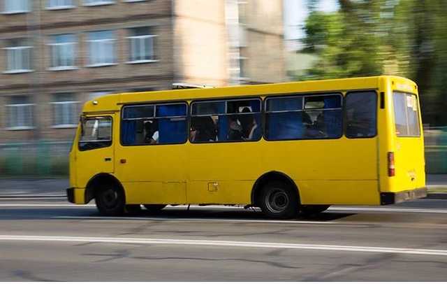 Приступ за рулем: автобус с пассажирами вылетел на обочину