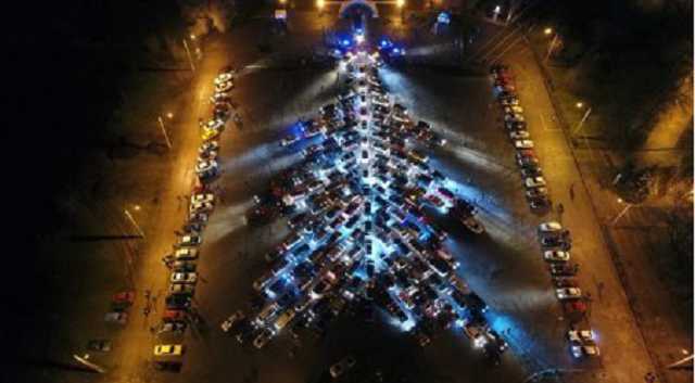 В Запорожье неожиданно поставили рекорд с автомобильной "ёлкой"